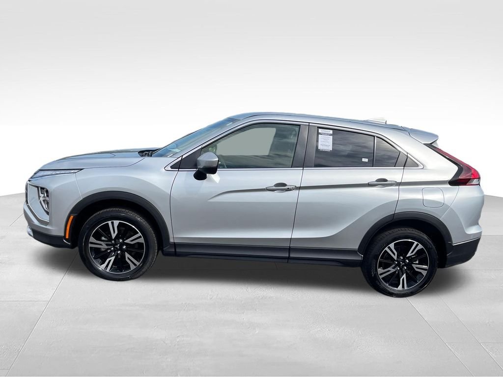Used 2025 Silver Mitsubishi SE image 2