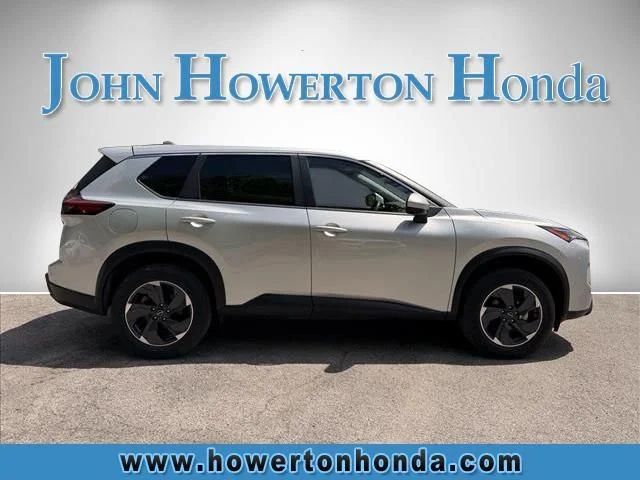 Used 2024 Silver Nissan SV image 3