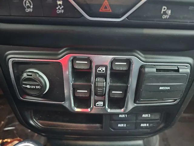 Used 2021 White Jeep Unlimited Sport Altitude image 26