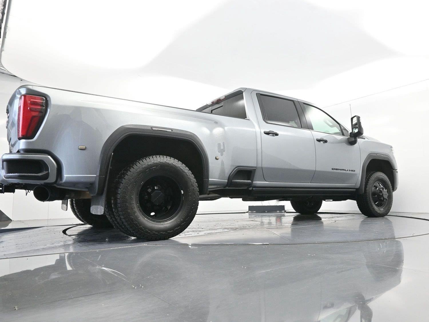 Used 2025 Sterling Metallic GMC Denali Ultimate DRW image 53