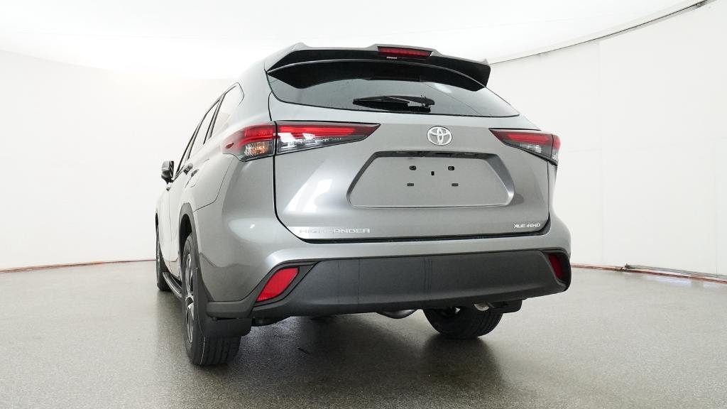 New 2026 Heavy Metal Toyota XLE image 17