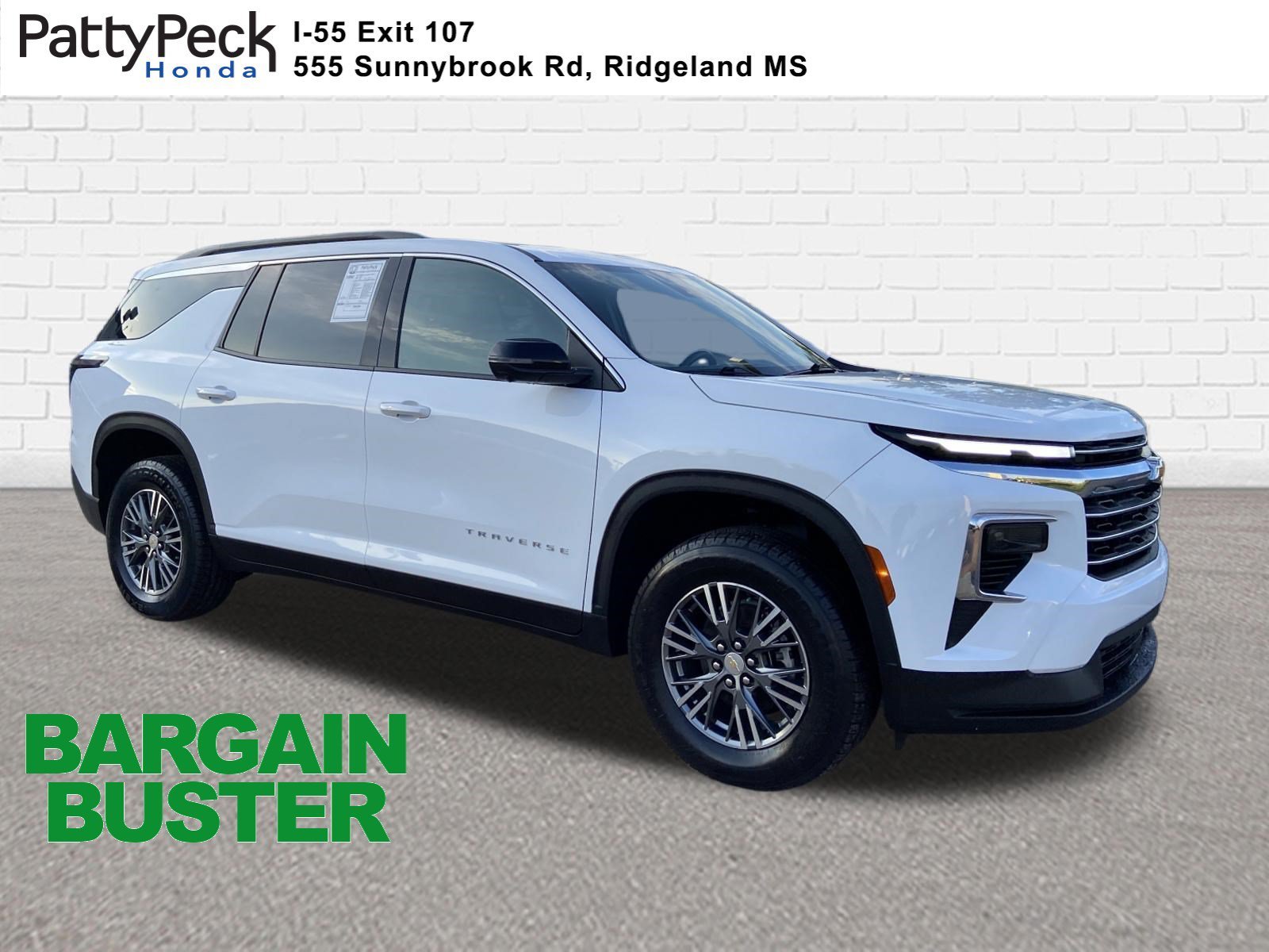 Used 2024 Summit White Chevrolet FWD LT image 1