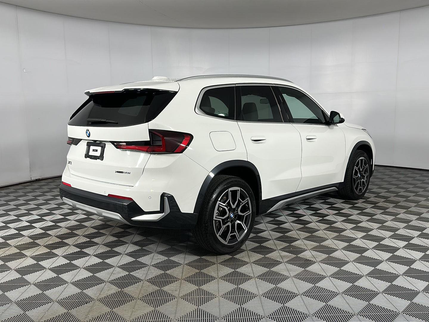 New 2026 Alpine White BMW xDrive28i image 26