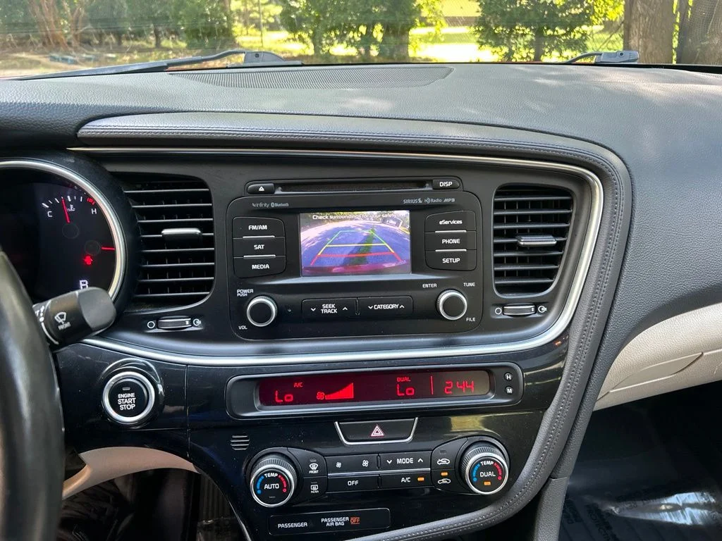 Used 2015 Red Kia EX image 19