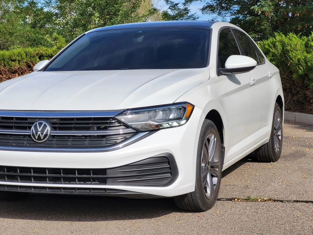 Used 2022 Oryx White Pearl Volkswagen SE w/ Sunroof image 7