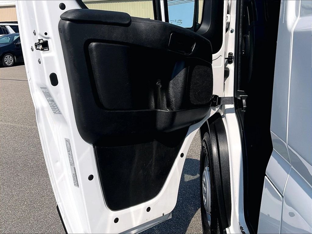 Used 2025 White Ram Base image 9