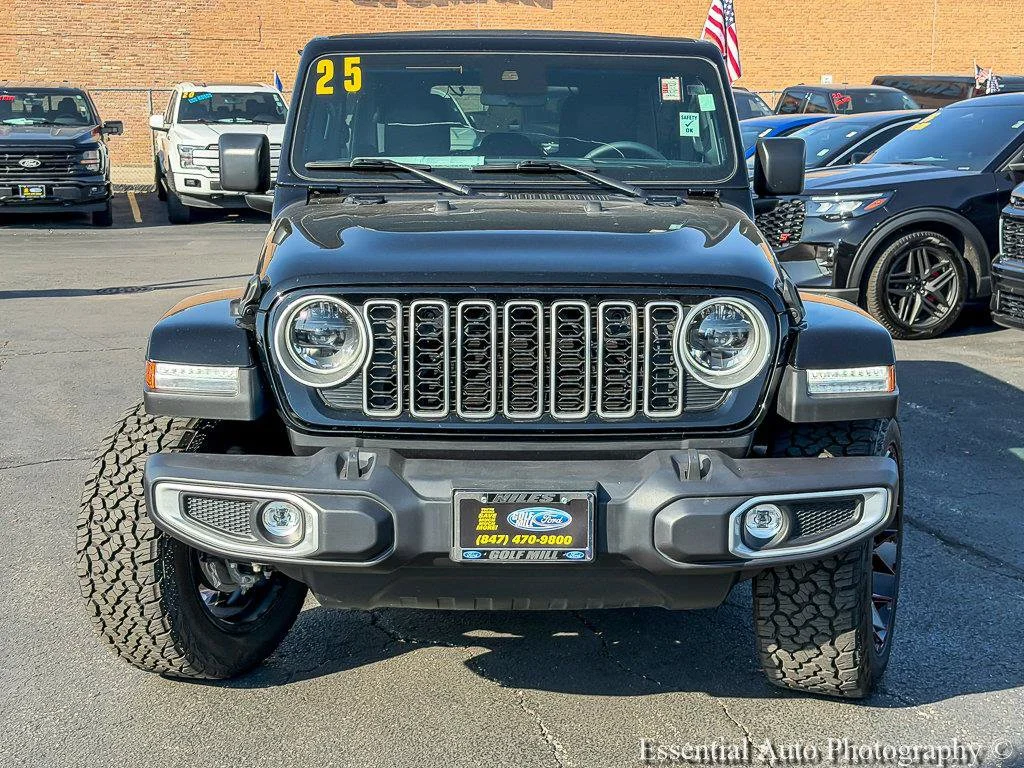 Used 2025 Black Clearcoat Jeep Sahara image 4