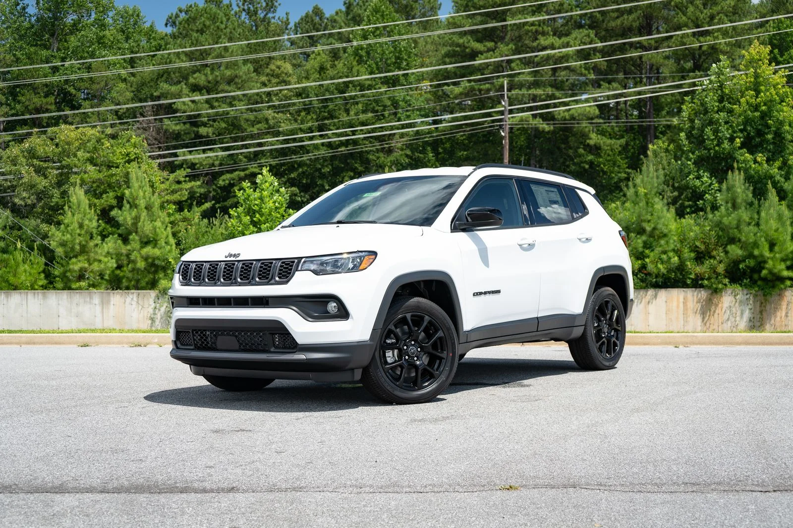 New 2026 Bright White Clearcoat Jeep Latitude image 1