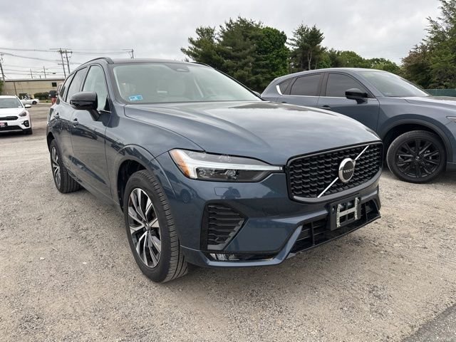 2024 Volvo XC60 B5 Core Dark Theme AWD's photo