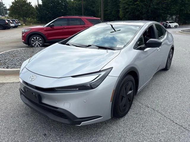 Used 2025  Toyota LE image 4