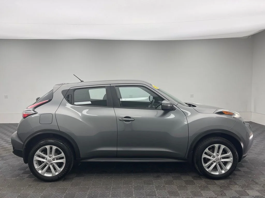 Used 2015 Gun Metallic Nissan S image 5
