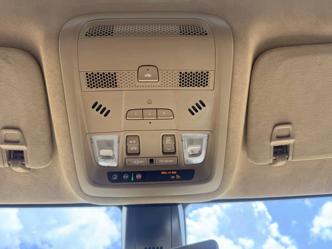 Used 2021 White Cadillac Premium Luxury 4x4 4dr SUV image 29