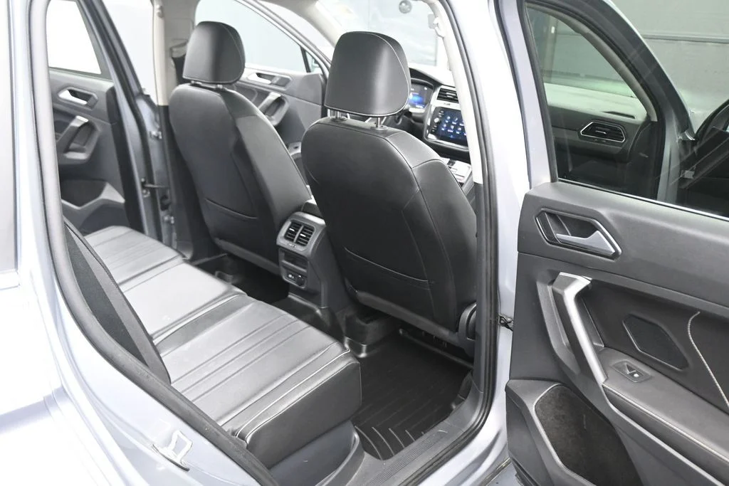 Used 2024 Silver Volkswagen 2.0T SE image 42