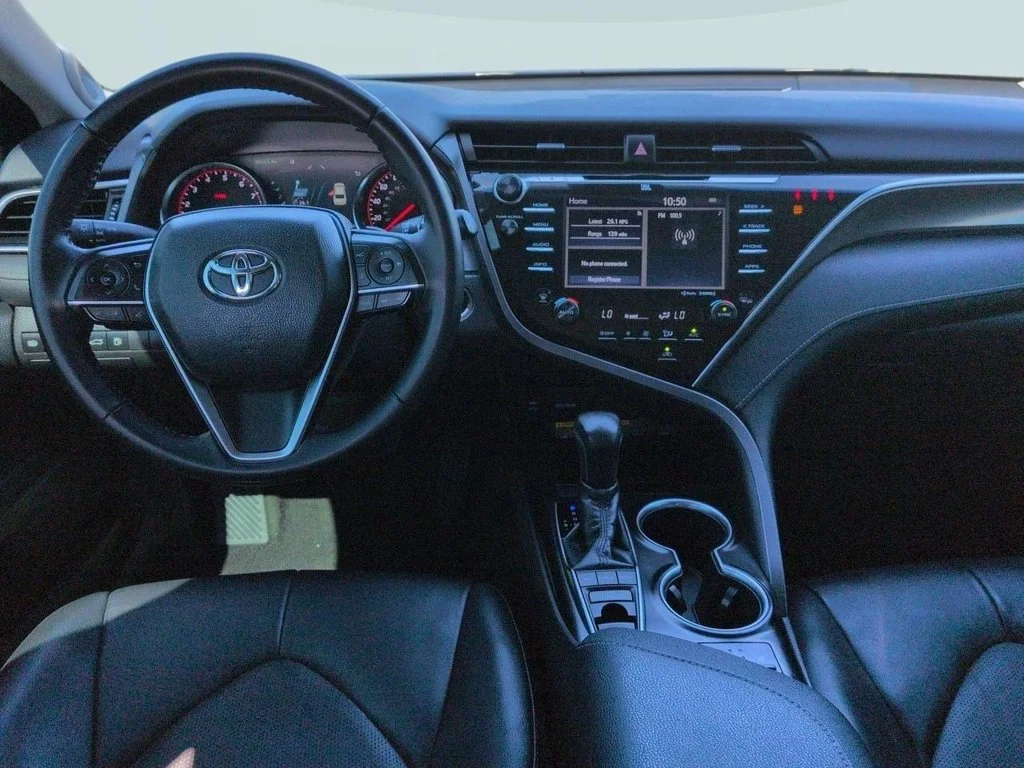 Used 2018 Aqua Toyota XSE V6 image 22