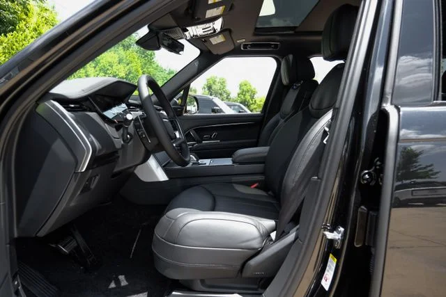 New 2026  Land Rover SE image 4