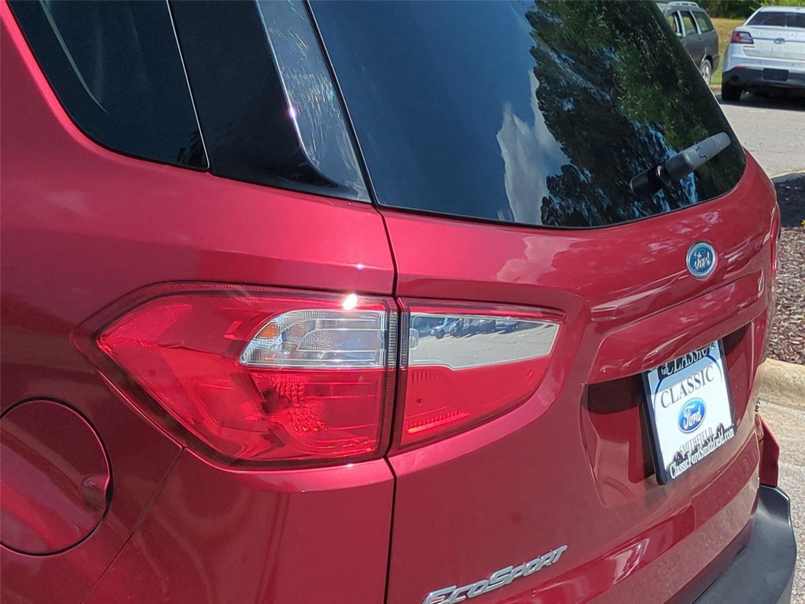 Used 2020 Ruby Red Metallic Tinted Clearcoat Ford SE image 12