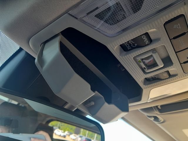 2024 Toyota RAV4 XLE - Photo 27