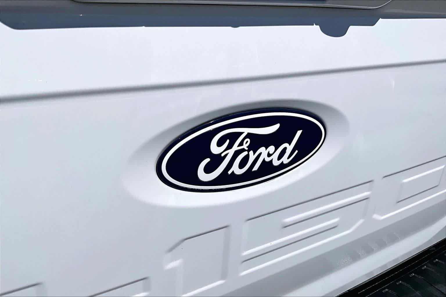 Used 2024 Oxford White Clearcoat Ford XLT image 10