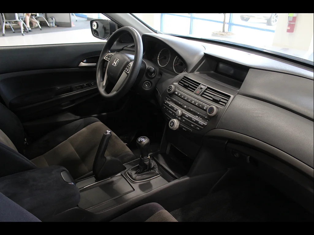Used 2008 Alabaster Silver Metallic Honda LX image 23