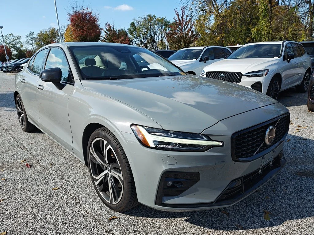Used 2024 Gray Volvo Ultimate image 1