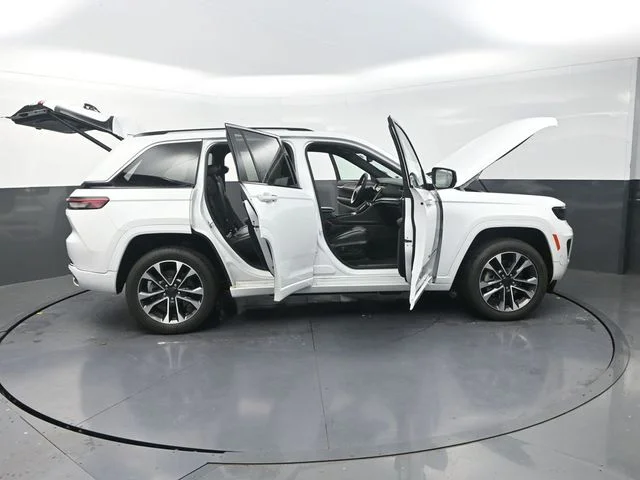 Used 2023 White Jeep Overland 4xe image 38