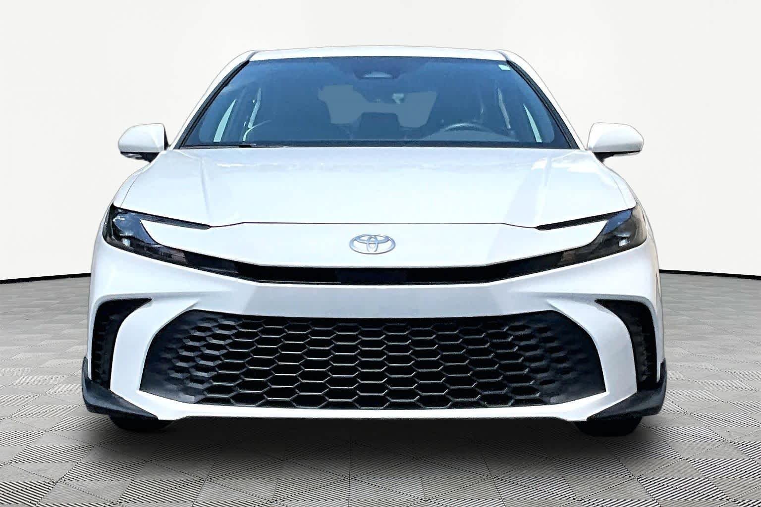 Used 2025 Ice Cap Toyota SE image 4