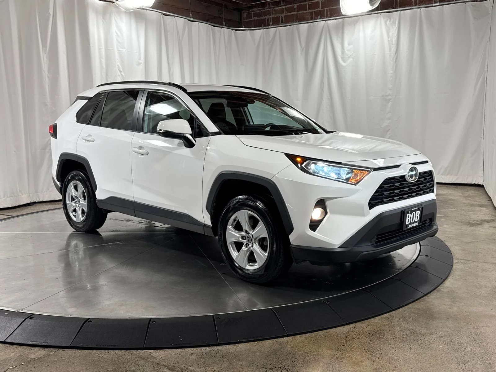 Used 2021 White Toyota XLE image 10