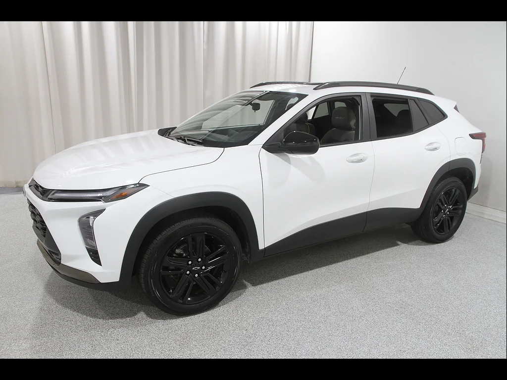 Used 2024 Summit White Chevrolet ACTIV image 3