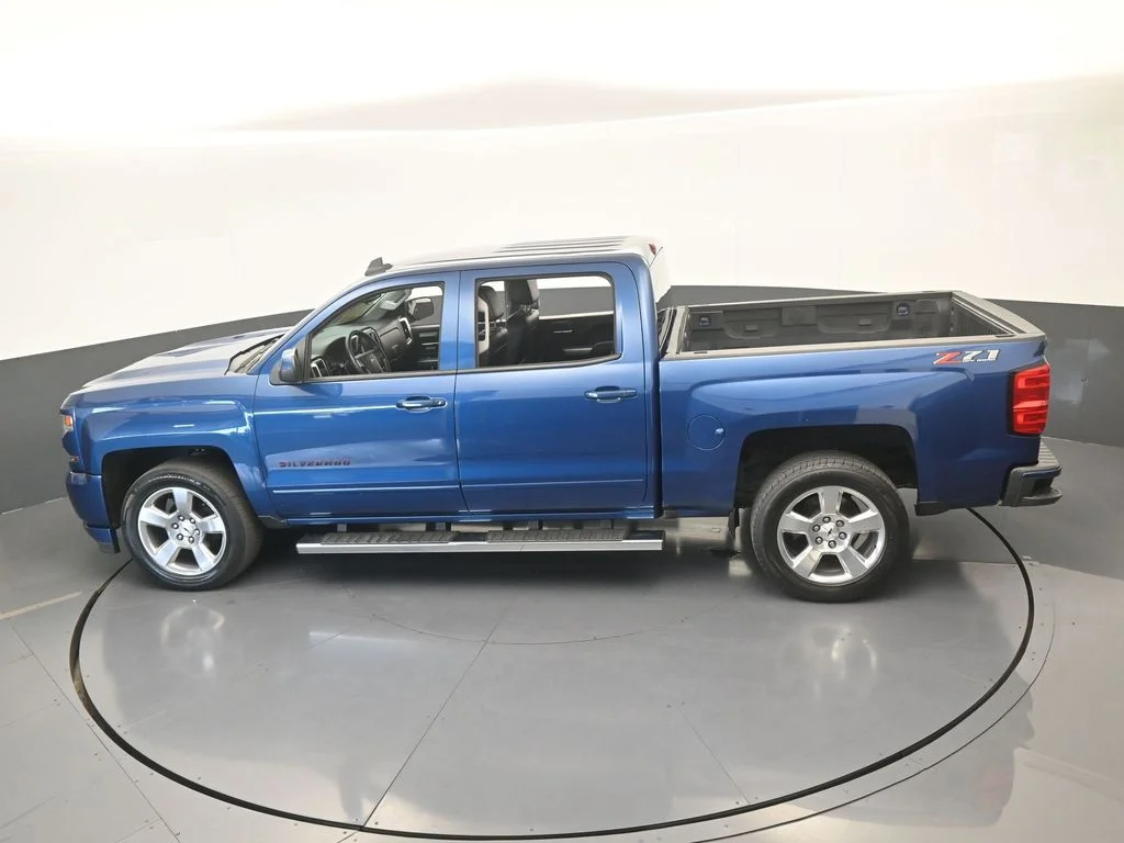 Used 2016 Deep Ocean Blue Metallic Chevrolet LT image 34