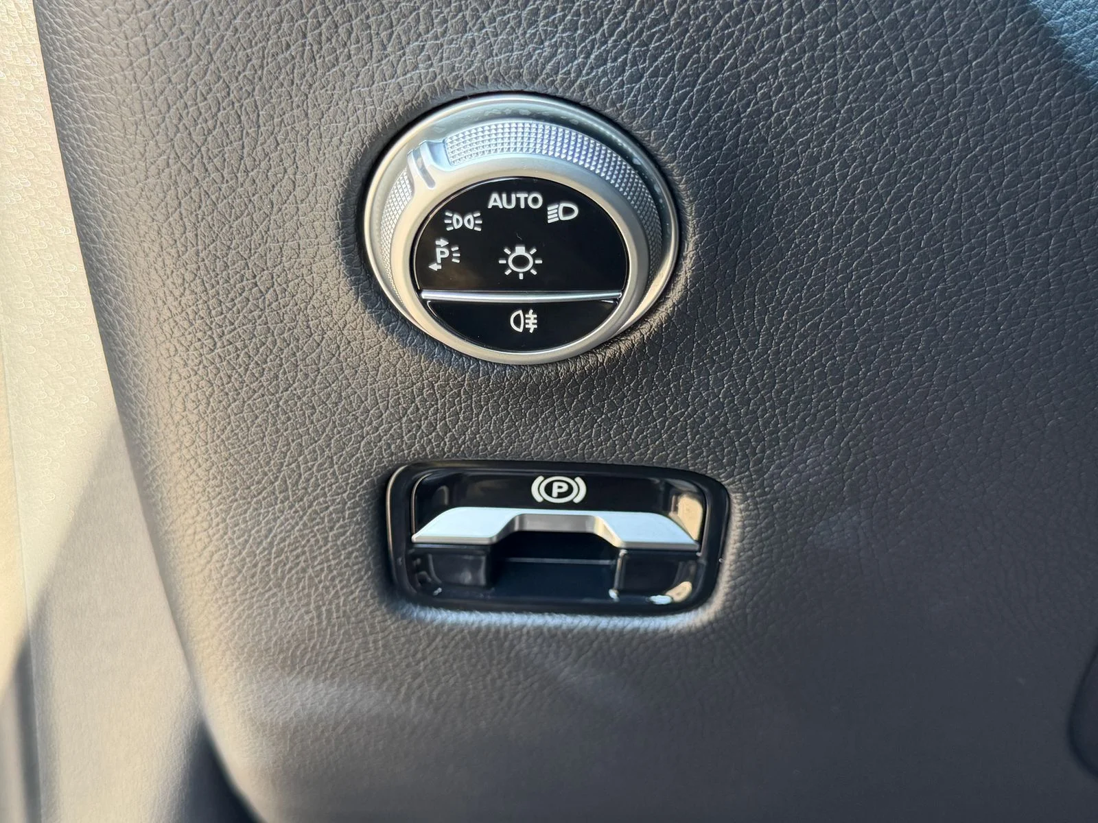 Used 2024  Mercedes-Benz GLC 300 image 27
