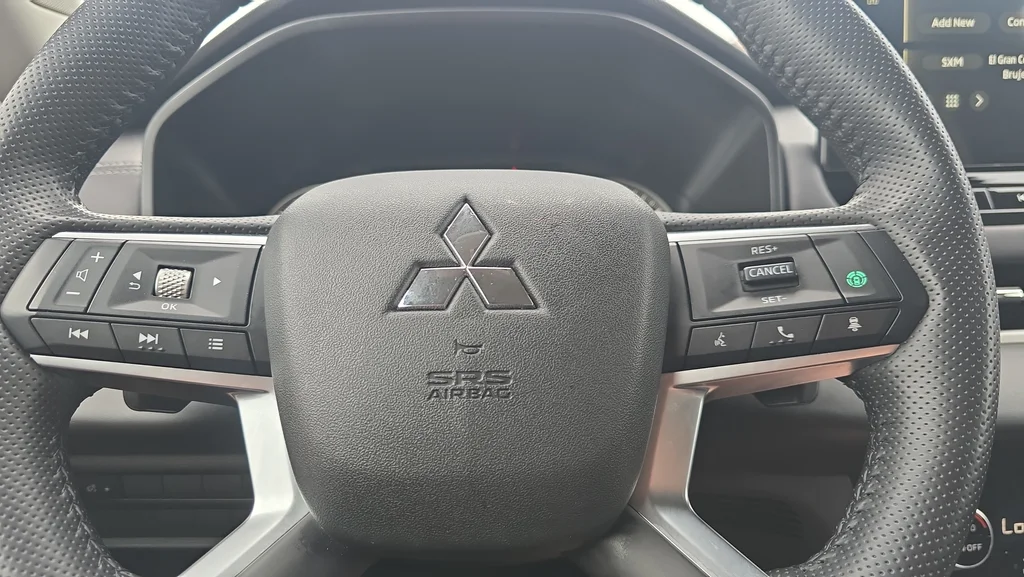 2025 Mitsubishi Outlander SE - Photo 15