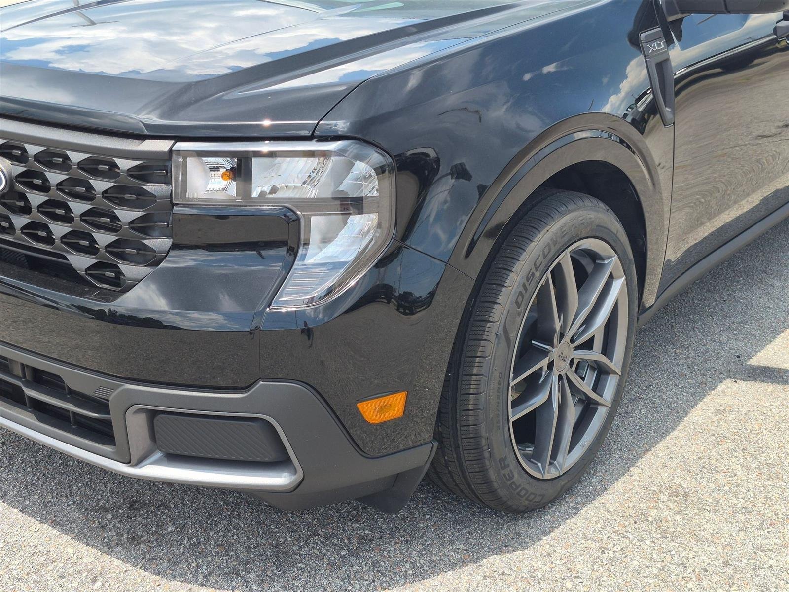 New 2026 Shadow Black Ford XLT image 9