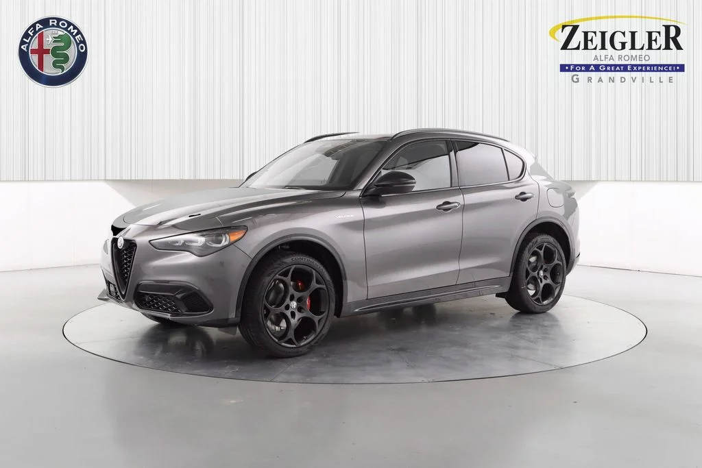 2025 Alfa Romeo Stelvio Stelvio AWD's photo