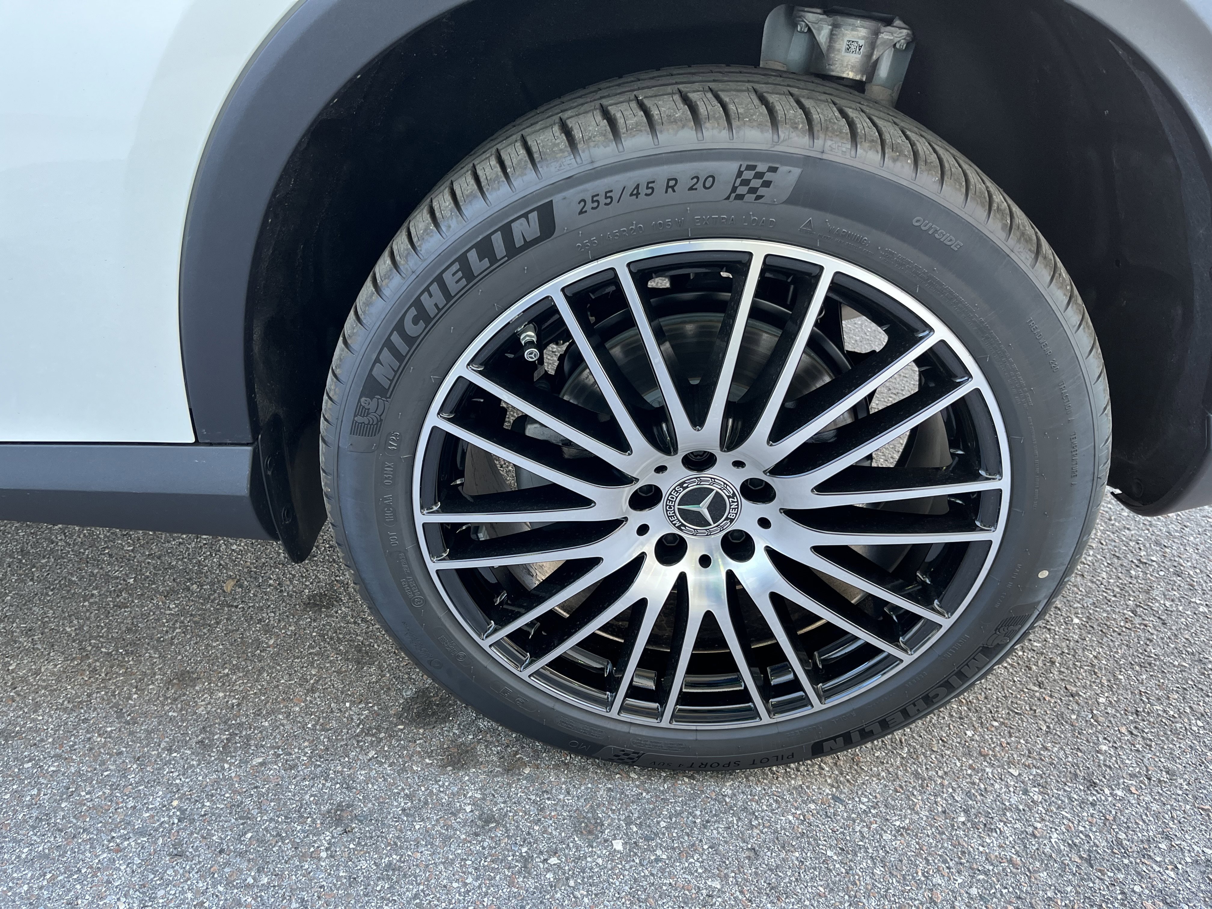 New 2026 Polar White Mercedes-Benz GLC 300 image 11