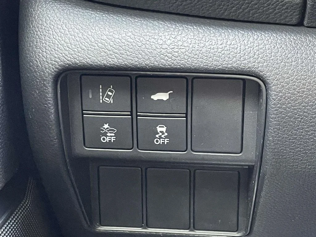 Used 2018 Silver Honda EX-L image 19