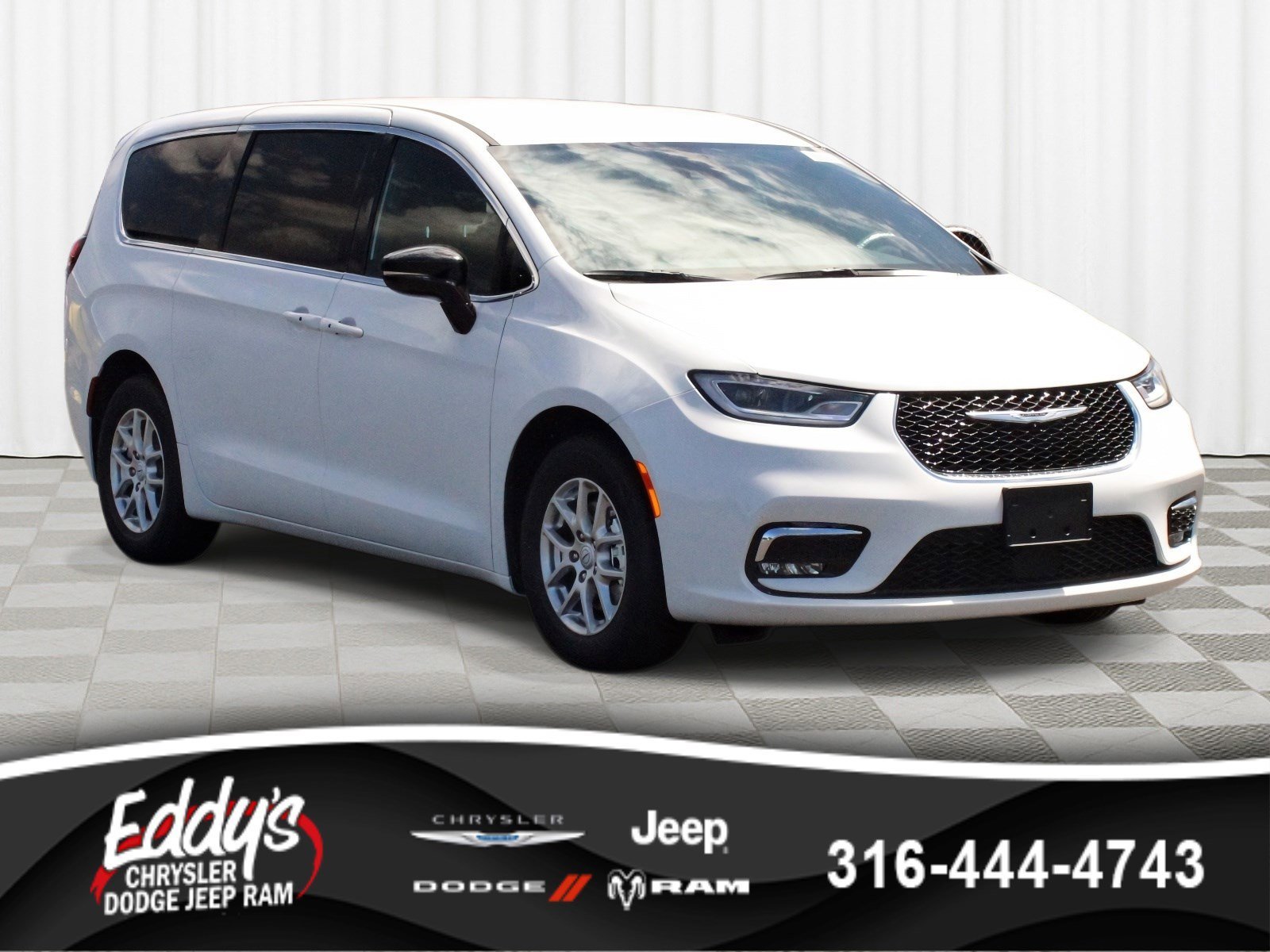 2026 Chrysler Pacifica Select's photo