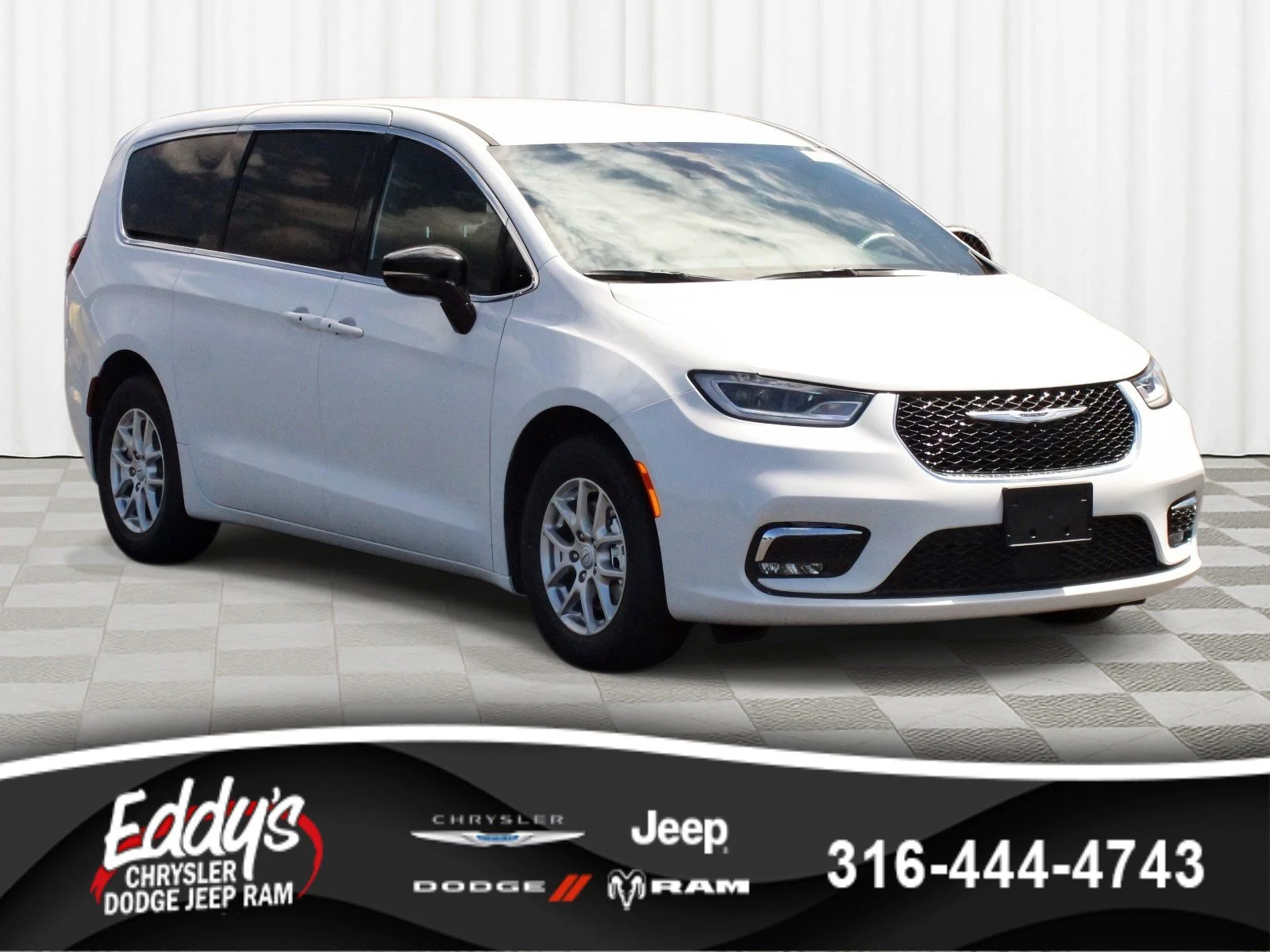 2026 Chrysler Pacifica Select's photo