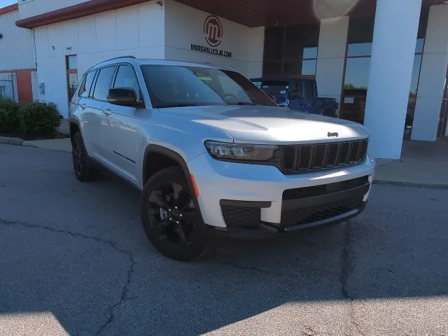 Certified Used 2021 Silver Jeep Altitude image 3