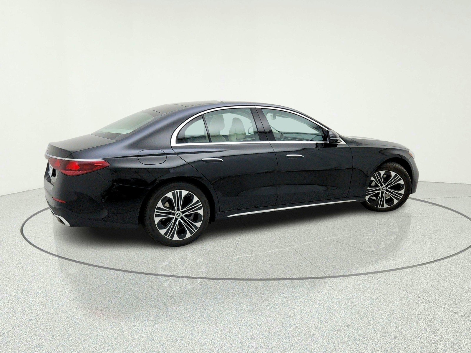 2026 Mercedes-Benz E-Class E350 - Photo 8