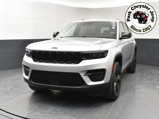 Used 2023 Jeep Grand Cherokee Altitude with VIN 1C4RJHAG6PC609004 for sale in Burnsville, Minnesota