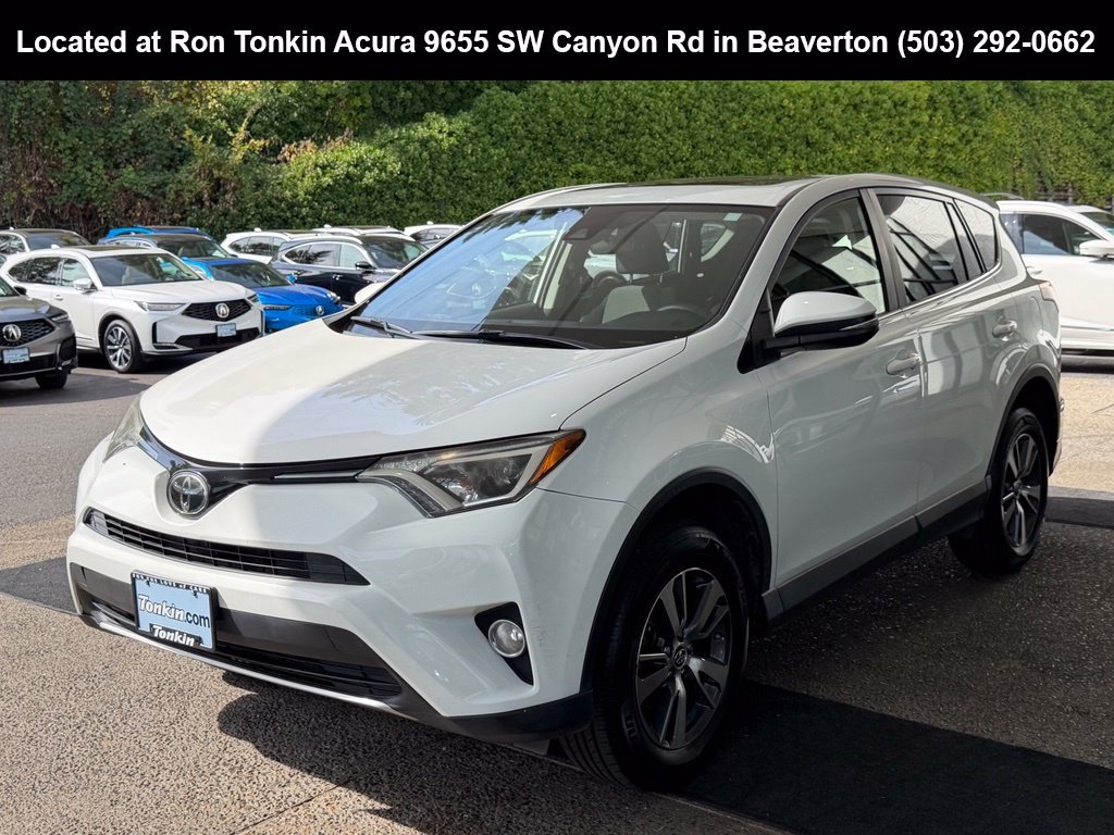 Used 2018 Super White Toyota XLE image 4