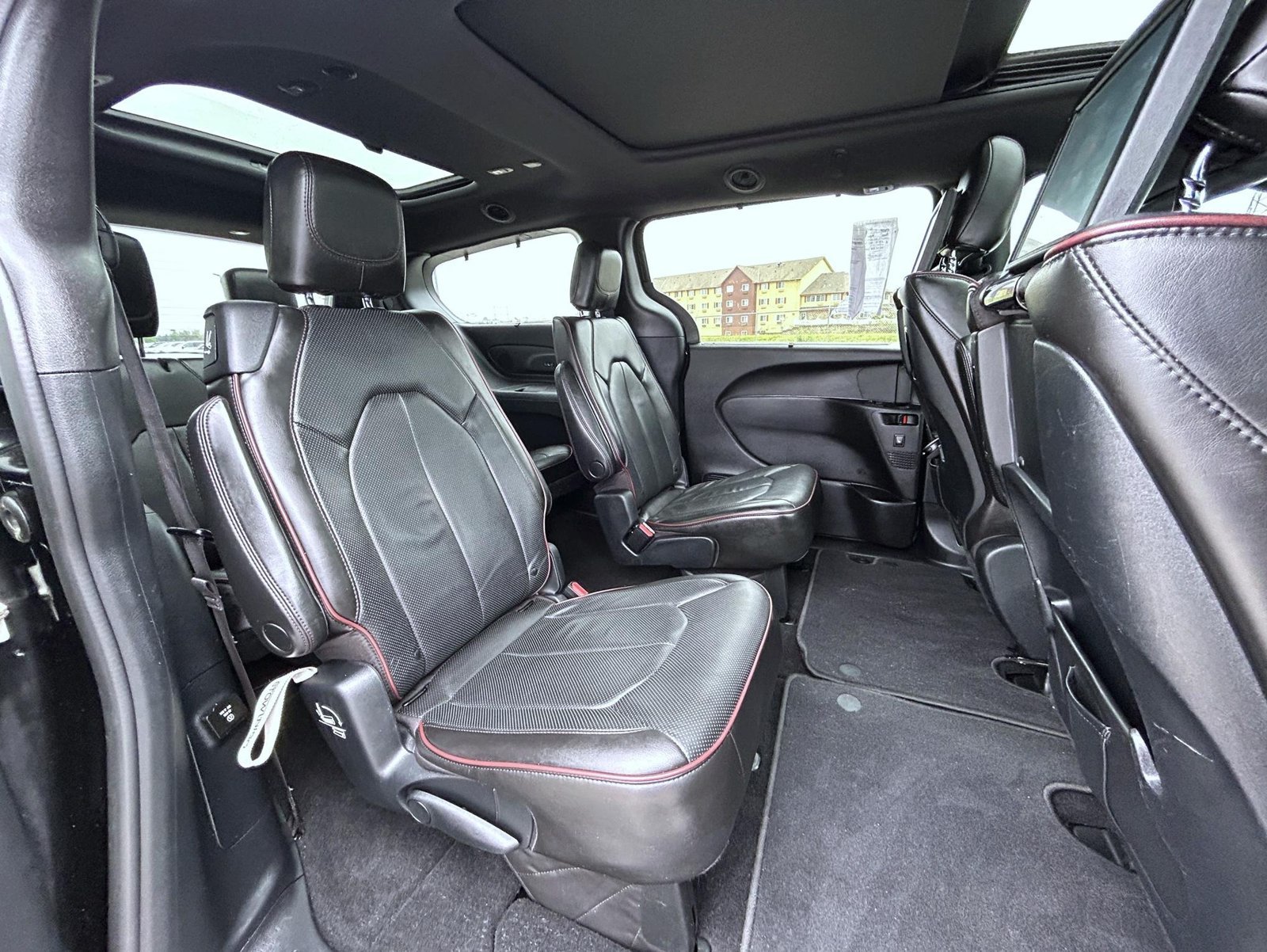 Used 2020 Black Chrysler Limited image 17