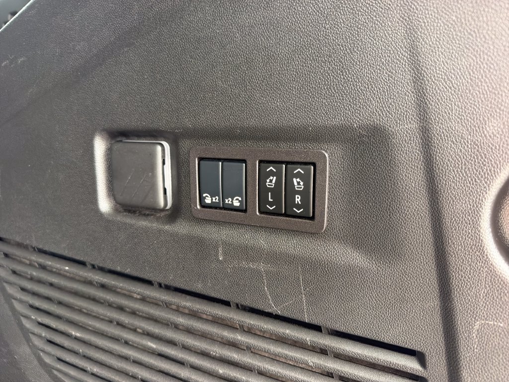 Used 2025 Sterling Metallic GMC Elevation image 38