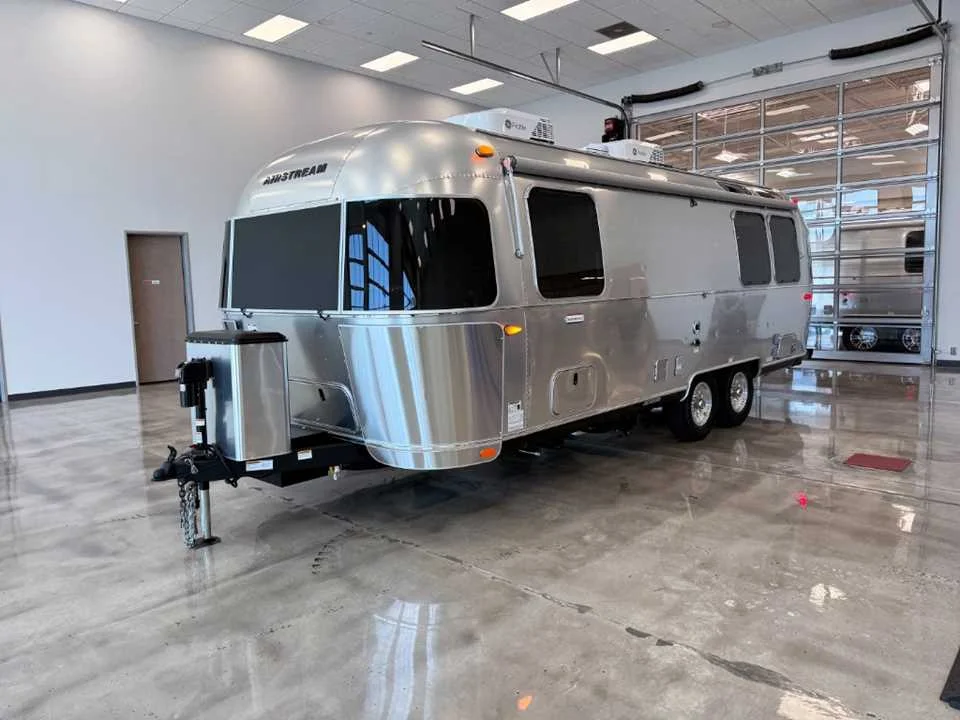 New 2027 SILVER AIRSTREAM  image 5