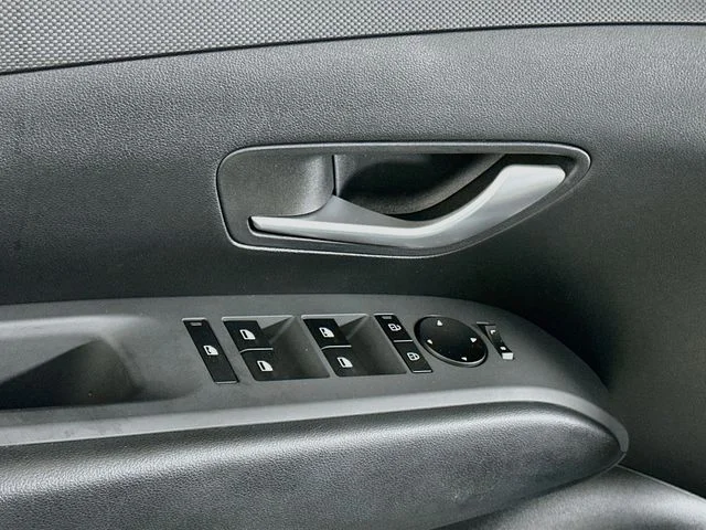 New 2027 Blue Hyundai SE image 11