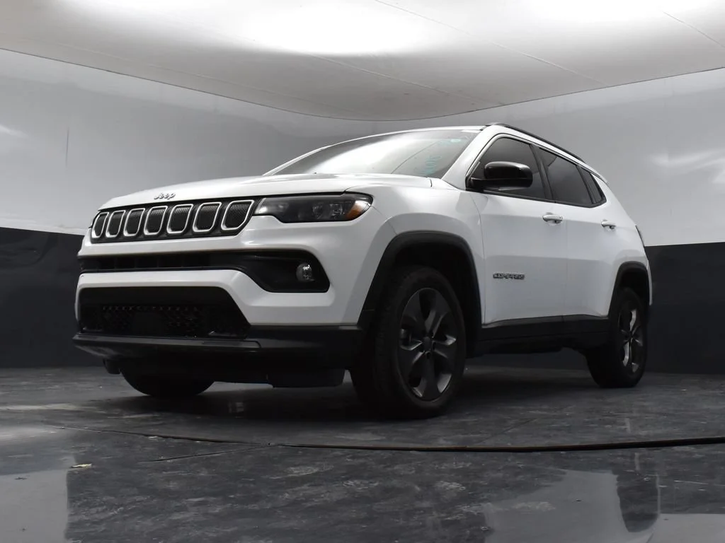 Certified Used 2022 White Jeep Latitude Lux image 13