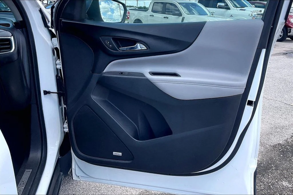Used 2020 White Chevrolet Premier image 29