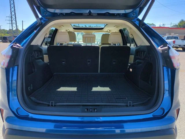 Used 2020 Blue Ford SEL image 31