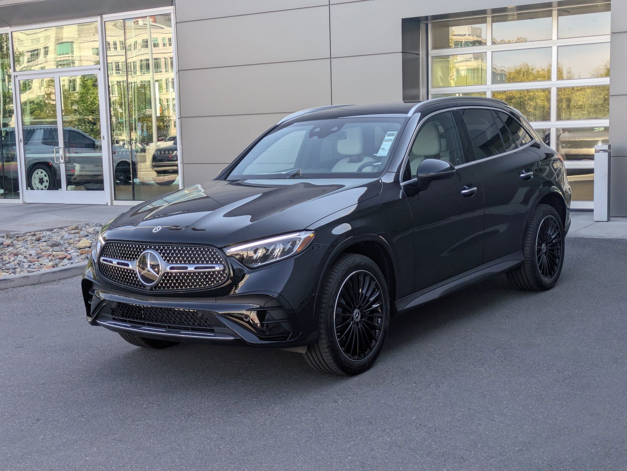 New 2026 Black Mercedes-Benz GLC 300 image 8