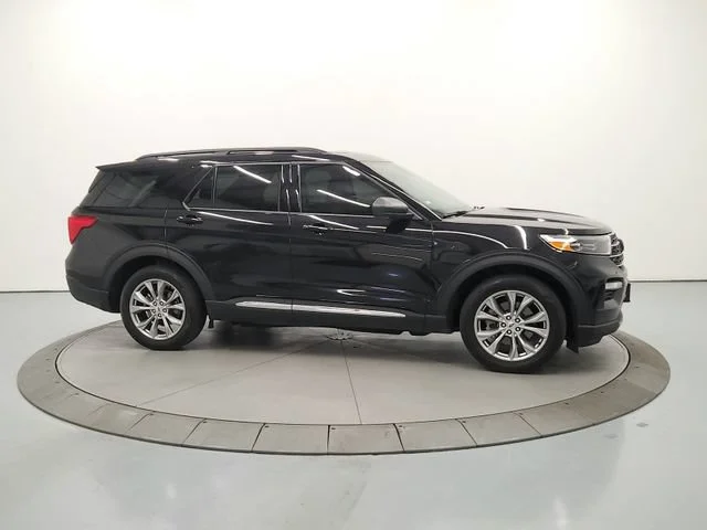 Used 2023 Agate Black Metallic Ford XLT image 9